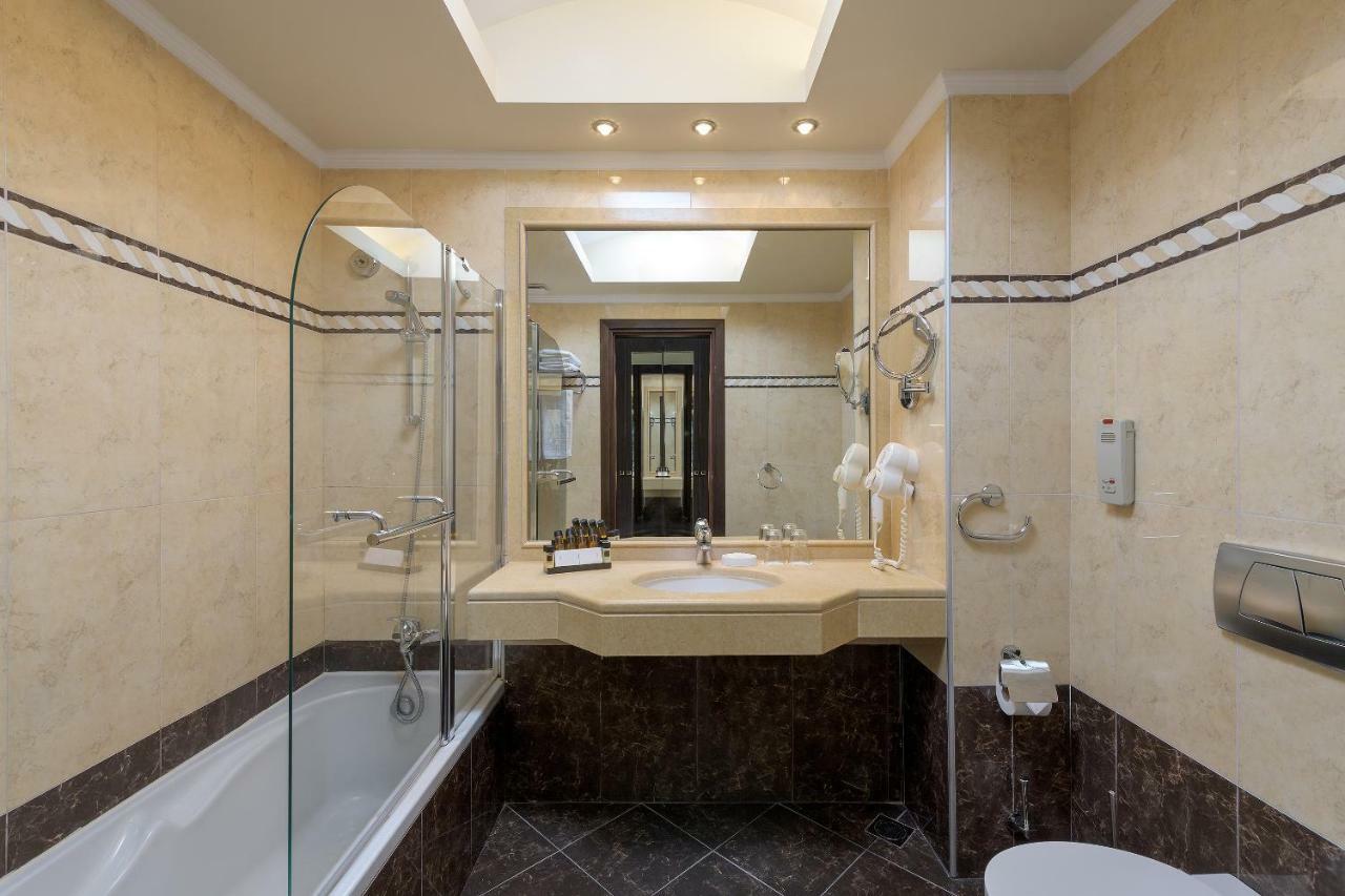 Familiensuite mit Poolblick